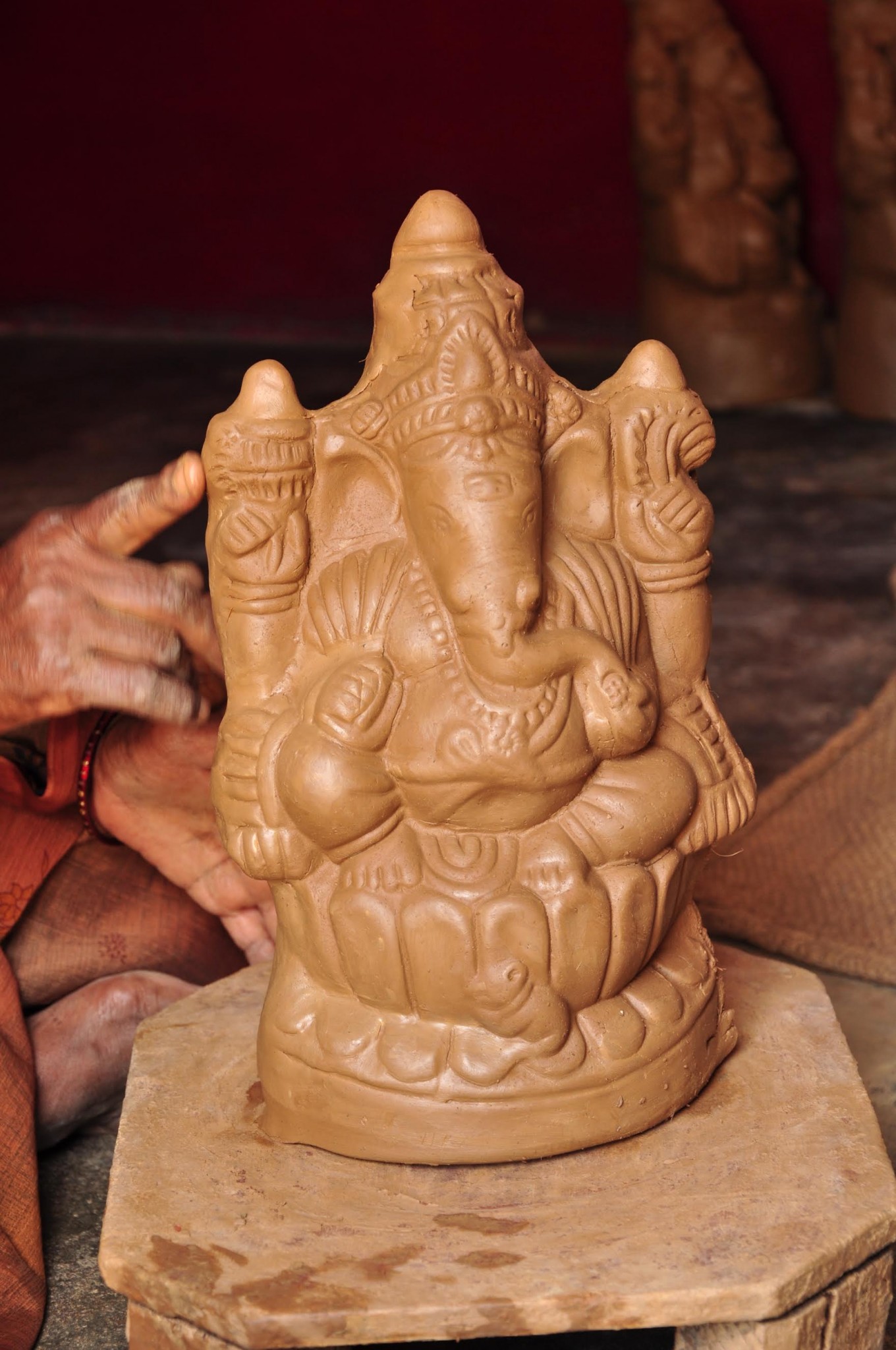 Mrit shilpi  pratima shilpi clay idol artist Biswanath Paul in Ghola